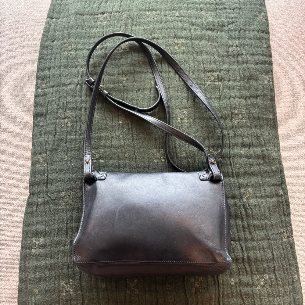 Vince Black Leather Crossbody with Pointed Magnetic Flap 214 - Picture 2 of 10